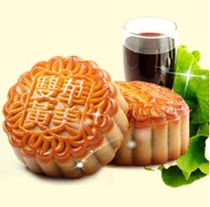 春去秋來收獲日， 金秋團圓月，華美月餅香。待到月圓中秋夜， 歸故里，見爹娘。